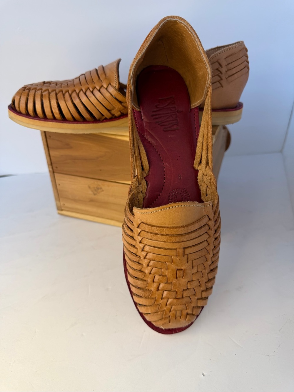 Espiritu Brand Leather Huarache Slip-On Shoes with Red Insole size 8 Beautiful! - Picture 2 of 10